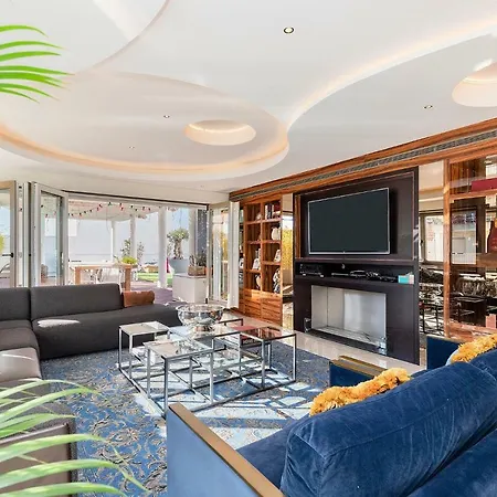 Valentino Penthouse - 450m2 Plus 200m2 Rooftop 아파트 리스본